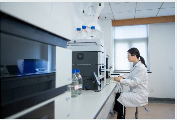 Chromatography-mass spectrometry bench at the Qorix laboratory